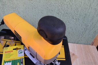 Priamočiara píla Dewalt 323 K - 6