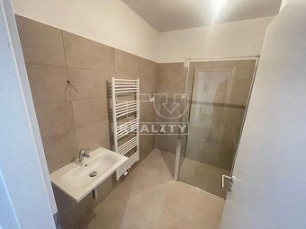 PREDANÝ - 3 IZBOVÝ BYT VO VYHĽADÁVANEJ LOKALITE - ZELENÉ... - 6