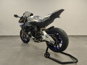 Yamaha YZF-R1 M - 6