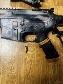 airsoft M4 1:1 celokov – odtrhnutá spúšť + zásobníky + výbav - 6