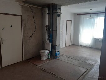 3- izbový veľkometrážny byt vo Vrábľoch na predaj - 6