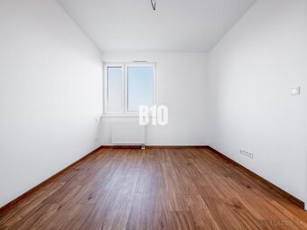 PRESVETLENÝ 2 IZBOVÝ BYT V NOVOSTAVBE S GARÁŽOVÝM PARKINGOM - 6