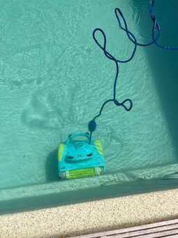 Bazénový samochodiaci vysávač Dolphin Moby - 6