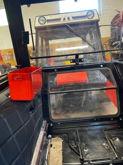 Predám kabíny na Zetor zts . - 6
