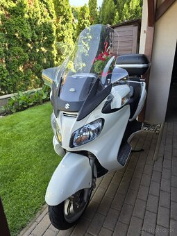 Suzuki Burgman 650 - 6