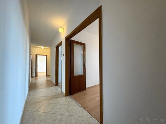 3izb.byt s loggiou a garážou vhodný na rekonštrukciu vo výbo - 6