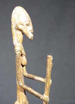 Soška z kmeňa Dogon – bronzová žena s tĺčikom (Mali) - 6