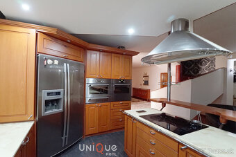 Na predaj kompletne zariadený rodinný dom s bazénom - 6