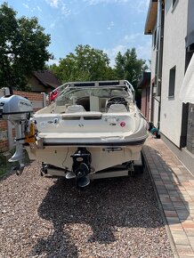 Kajutovy motorovy cln BAYLINER s prívesom a príslušenstvom - 6