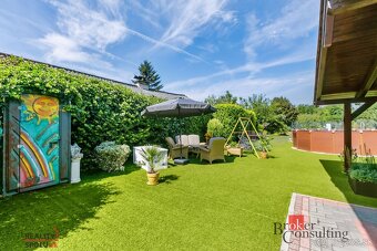 Priestranný, zrekonštruovaný  6 izbový rodinný dom so zariad - 6