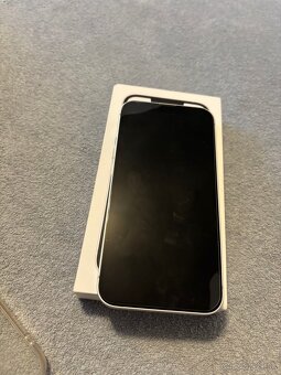 Predám IPhone 16e - 6