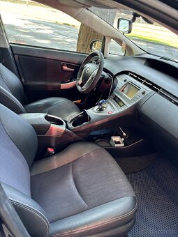 Toyota Prius 2015 Hybrid - 6