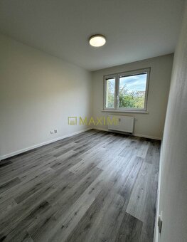 PREDAJ - veľmi pekný 3- izbový byt na ulici Jána Stanislava - 6