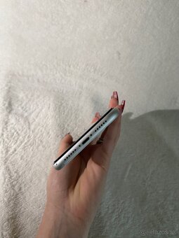 Apple iPhone XR 64GB - 6