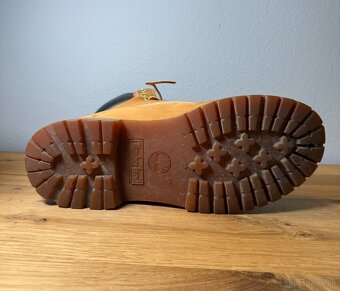 Hnedé dámske topánky Timberland - 6