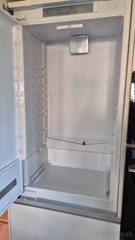 Whirlpool 70cm 400l vstavana kombinovana chladnicka - 6