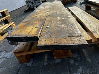 Masívne drevené police s konzolami - 6