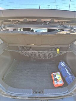 Hyundai i30 1.4i 80kW benzín - 6