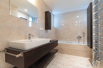 LUXUSNÝ 4 IZB BYT (Penthouse) s TERASOU s VÝHĽADOM na MESTO - 6