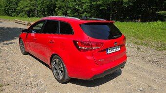 Kia Ceed SW 1.6 CRDI GT- Line PLATINUM - 6