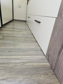 Spálňová zostava - manželská posteľ, skriňa, komoda - 6