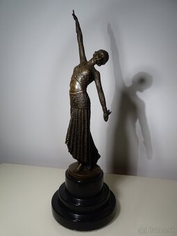 bronzová socha tanečnice "Footsteps" sign. D.H.Chiparus,38 - 6