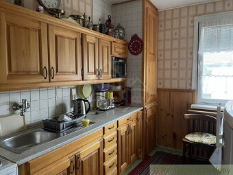 Päť izbový dom v radovej zástavbe v obci Smolník - 6