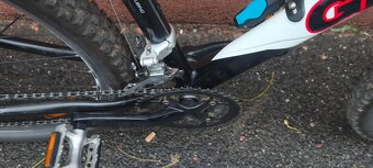 Predám horský bicykel Giant Terrago,kolesá 26" - 6