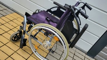 invalidny vozík 45cm pridavne brzdy pre asistenta odľahčeny - 6