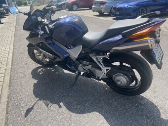Honda VFR800 - 6