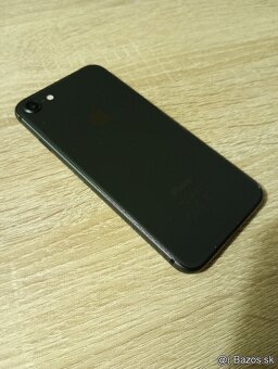 iPhone 8 / 64GB Super stav - 6