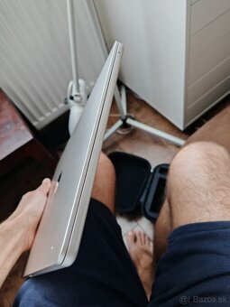 Macbook air M2 15 palc 8Gb/256 starlight - 6