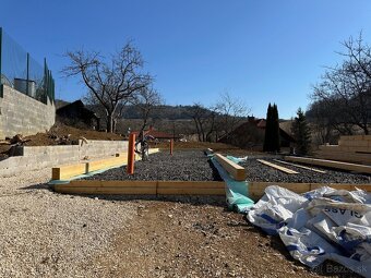 Rozostavaný RD s projektom, stavebným povolením a pozemkom - 6