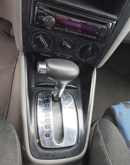 Predám Volkswagen golf 4 1.6 benzin - 6