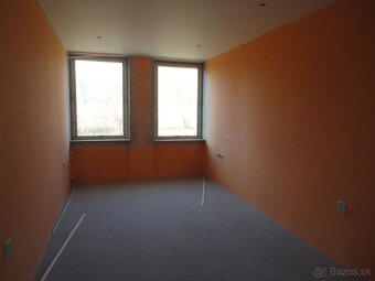 Na predaj bývalá administratívna budova v Bojniciach - 6