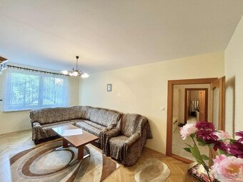 Na predaj veľký byt 4+1 s dvomi balkónmi, komorou a garážou - 6