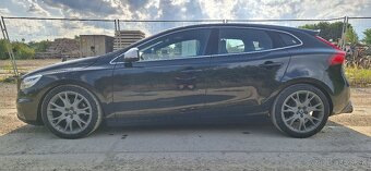 VOLVO V40 T2 2.0 BENZÍN 2017 BSR VERZIA R DESIGN - 6