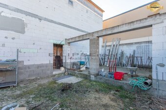 NA PREDAJ polyfunkčná budova v centre obce Veľké Leváre - 6