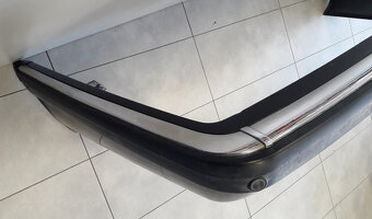 BMW 7 E32 Zadný nárazník - 6