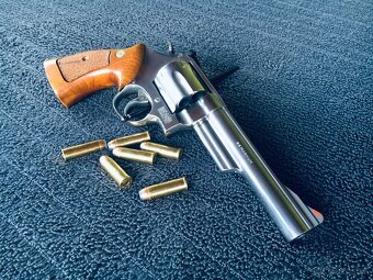 Revolver Smith&Wesson .44 Magnum - 6