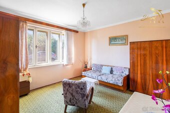 Na predaj 6-izbový rodinný dom s veľkým pozemkom v Komjatici - 6