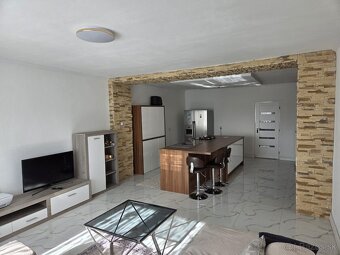 Zrekonštruovaný dom s krásnym interiérom- ihneď k bývaniu - 6