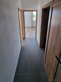 Priestranný 2-izbový byt s obrovskou terasou v centre Bytče - 6