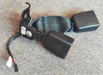 zámok zadného bezpečnostného pásu na BMW - 6