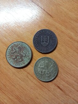 Zbierka starých bankoviek a mincí. - 6