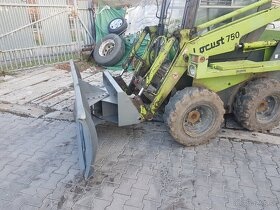 Ponukám zemne prace so šmykovým nakladačom unc ( locust 750) - 6