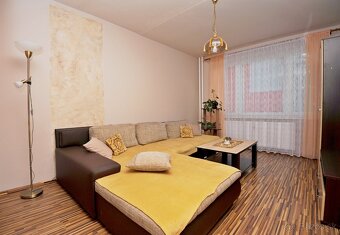 Veľký 4 izbový byt s balkónom - Na predaj - 6