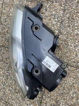 Predne svetla Passat b6 hella - 6