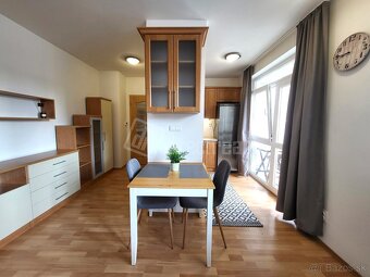 Komplet zariadený 2-izbový byt s loggiou a parkovaním … - 6