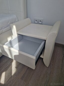 Predám manželskú posteľ s matracmi a dva nočné stolíky. - 6